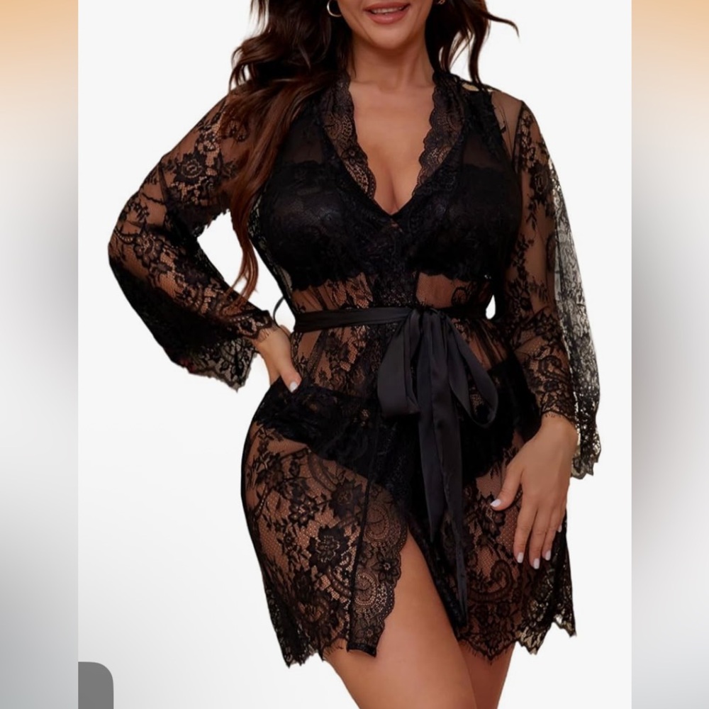 Elegant Black Lace 3-piece lingerie set w Robe